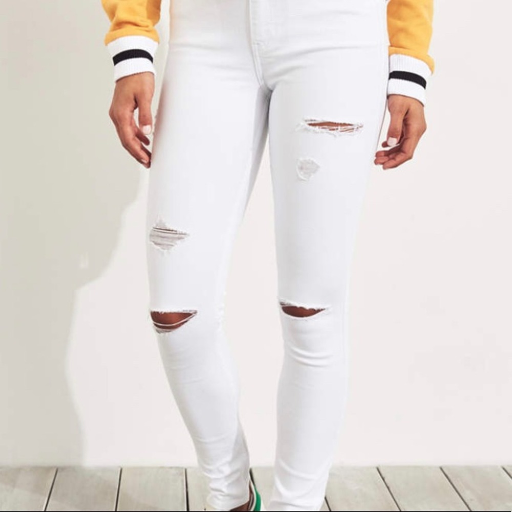NWOT Hollister White Distressed Jeans
